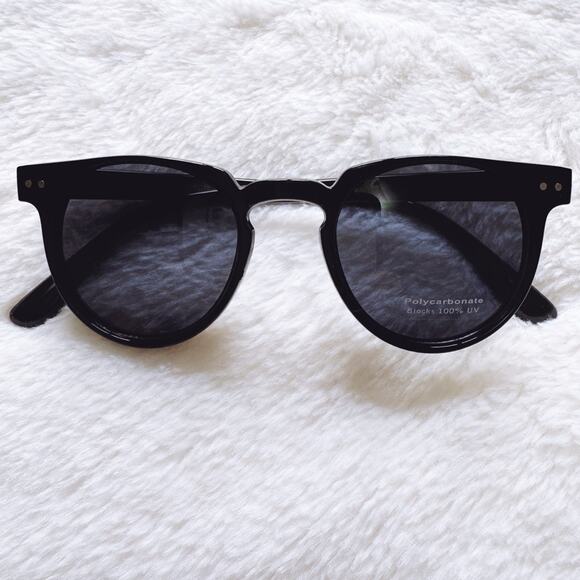 Paige Black Round Sunglasses - Picture 2 of 12